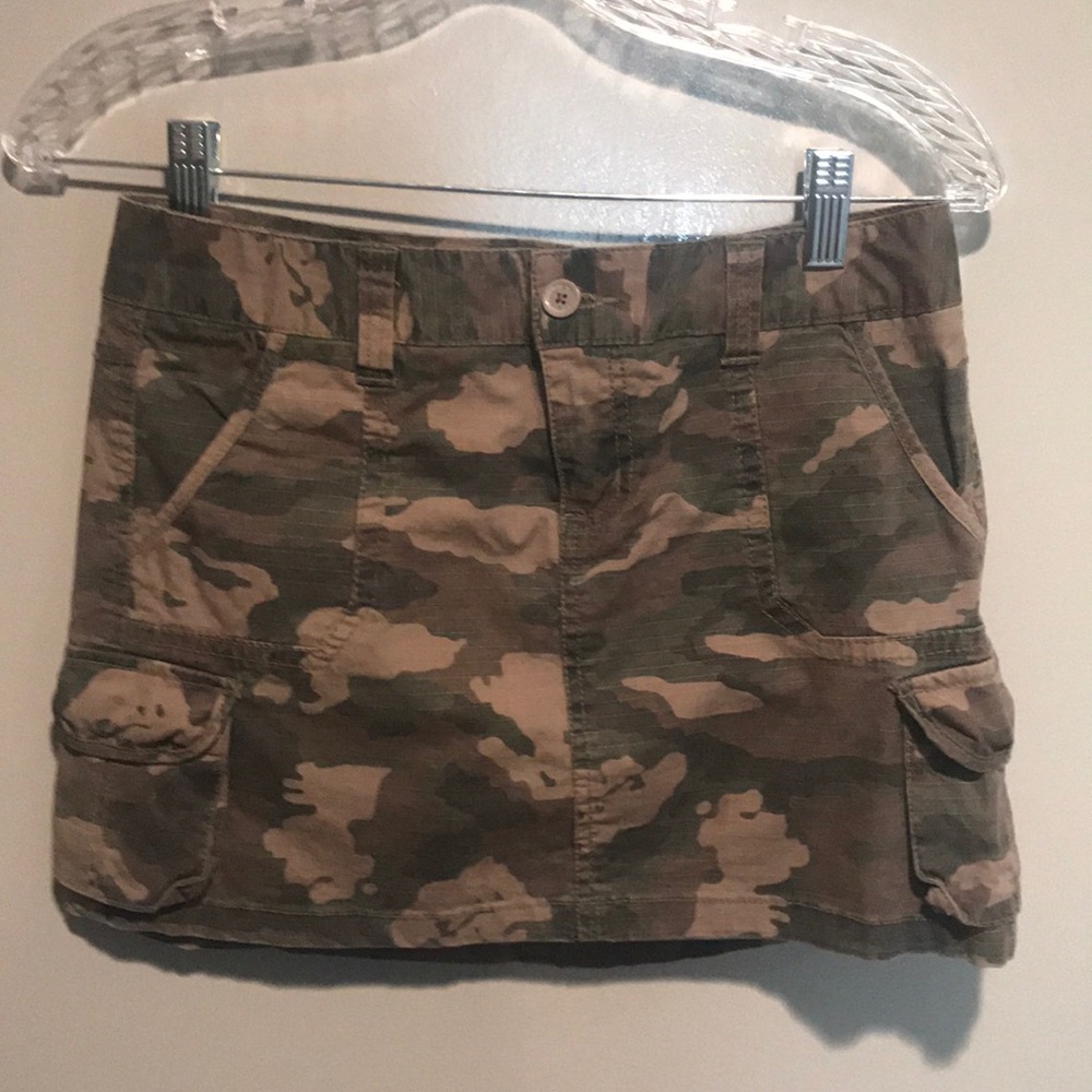 Camo Skirt W/4 pockets by Plugg NWOT